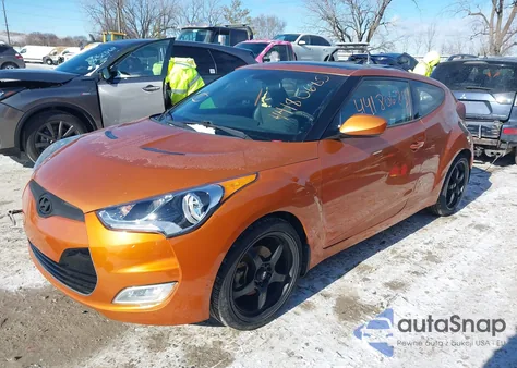 2013 Hyundai Veloster Base W/Black z USA, uszkodzony, nr VIN KMHTC6AD1DU126855
